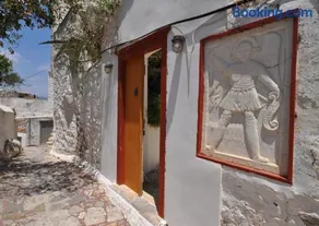 Rallou House Hydra - Image 3