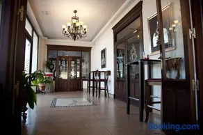 Hotel El Capricho - Image 4
