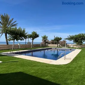 Right on the beach - Image 1