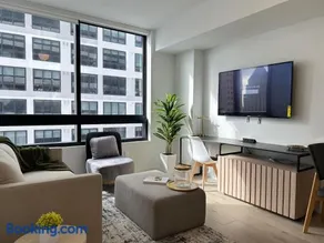 Prime Downtown Location - Amazing Amenities & Top Location - Image 2