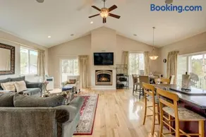 Mountain-View Eden - Spacious Balcony & Fireplaces - Minutes to Lake - Image 5