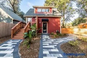 Unique studio w pool spa & gardens near downtown - Image 1