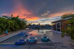 Waterfront5BR wHeated PoolKayaks & Ping-Pong - Image 1