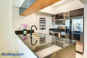 Luxury High Rise Condo by The Biscayne Bay - Image 2