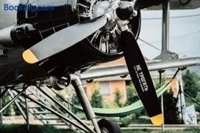 Antonov im Garten – Flugzeug-Ferienwohnung - Image 3