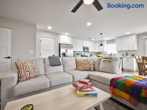 Modern Desert Retreat - 12 Min to DT & Airport - Image 3
