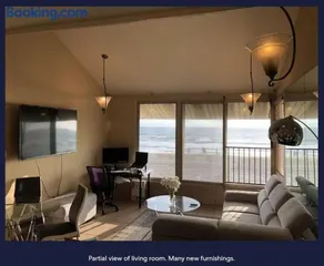 Ocean Front Beauty right above Best Beach in Mission Beach, San Diego! - Image 3