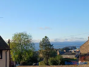 Cosy house with coastal views - close to Edinburgh - Image 1