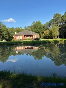 AU GAMEDAY Tailgate Lake House, Fishing - Image 1