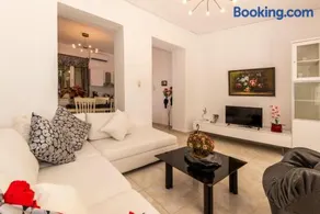 Gogo's Cosy Beach House - Image 5
