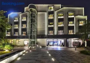 Immersing Hotels & Resort Yunzhu Meiyuan Wuyishan Impression Dahongpao - Image 1