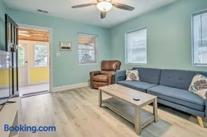 Updated North Beach Cottage: Pet Friendly! - Image 3