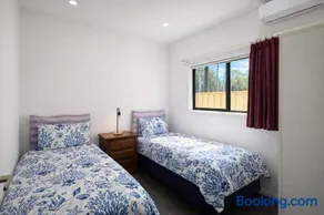 Spacious 4br free parking -ideal for work crews,family - Image 1