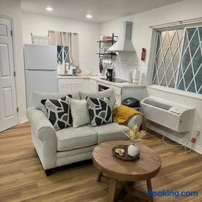 Palm Haven-Your Peaceful Studio Cabin near FL Springs - Image 2
