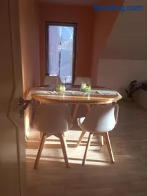 Haus mit Terrasse am Sonnenuntergang - Image 1