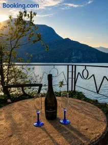 Parco lago, ONLY STRUCTURE WITH PRIVATE ACCESS TO THE LAKE - Image 1