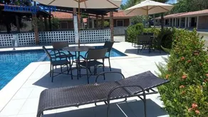 CASA no FORTE com 80 m2, 2 quartos com ar condicionado, cozinha completa, acomoda 8 pessoas, campinho, parquinho infantil, piscinas, área de lazer, estacionamento para 2 carros, WIFI, câmeras de segurança, portaria, ambiente familiar. - Image 3