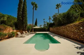 Villa in Elviria, a retreat among palm trees, with private heated pool and barbecue, Marbella - Image 1