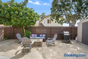 Luxury Cozy Studio with Firepit - Image 4