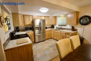 Centrally Located Redmond Retreat with Pool Table - Image 3
