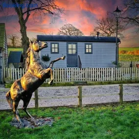 Owls Retreat, Meadowview House - Image 1