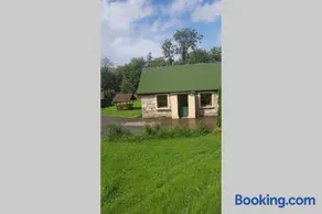 Cottage ideal for Family's & private lake access - Image 1