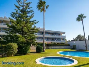 Apartamento con jardín privado, gran terraza y dos piscinas, en Playa de LaMora, Tarragona, familiar y tranquilo, reserva natural Bosque de la Marquesa con playas naturales, cerca de Altafulla, con parking, Wifi, Netflix - Image 1