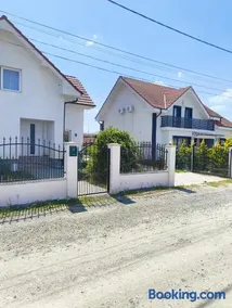 Chill Garden House - Image 1