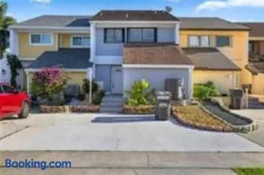 Wellington Updated Townhouse - Image 1