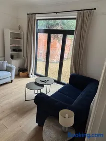 Freshly decorated apartment 10 mins from Cotswolds Child Friendly Great location with plenty of nearby free parking freestanding bath and outdoor private terrace area - Image 3