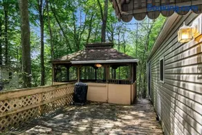 Pocono 2Bedroom Chalet Retreat Near Lake & Pool - Image 2
