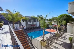 Sun-Drenched Hideaway with Dual Balcony, Pool, & Gym 215 - Image 1