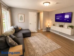 Private Home - Entire House - Ranch - Hot Tub - Pets Welcome - 2 King Beds - Kids Welcome - Fenced Yard - Free Wifi - Quiet Neighborhood - Image 3
