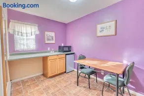 Los Banos Motel - Image 2