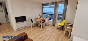 Central Worthing, seafront ,balcony flat - Image 5