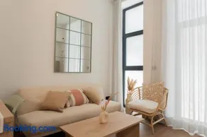 Stylish downtown charm - Image 1
