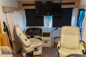 Art Rv motorhome - Image 2