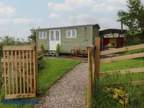 The Journeyman Luxury Shepherds Hut - Image 1