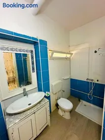 Waterfront house 1 - Image 3