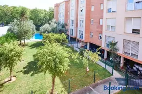 Apartamento con piscina solo en temporada - Image 2