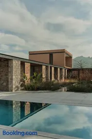Barefoot Luxury Eressos Apartments - Image 3