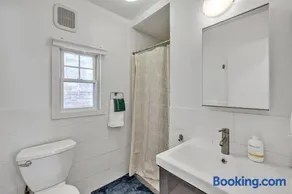 Executive Suite - Prime Location - Sleeps 6 - Image 1