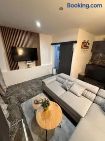 La Monique - Luxury Nautical Apartment - Image 5