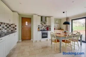 2 Bed in Woodbridge oc-owls - Image 3