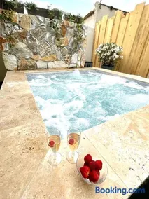 Studio Piscine Balnéo Chauffée - Image 1