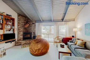 Dog-friendly condo with pool access fireplace private washer&dryer & wet bar - Image 5