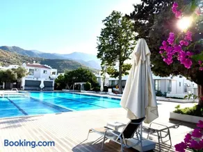 Milos Park Homes Modern 2BR Apartment with Pool Alsancak Girne - Image 1
