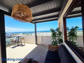 Terraza privada, vistas al mar y piscina comunitaria - Image 1