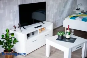 Hoofer Apartments - Image 3