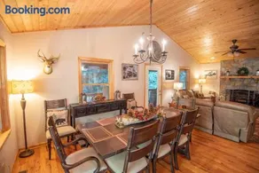 Prime Secluded Location- 5 Mins to State Park, Hot Tub, Dogs Welcome - Image 1
